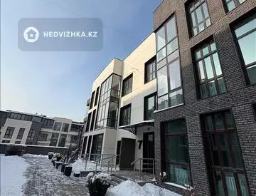 4-комнатная квартира, этаж 1 из 3, 134 м²