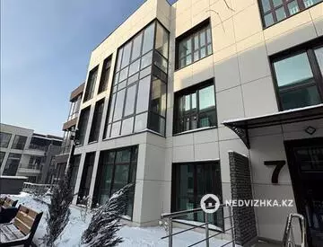 4-комнатная квартира, этаж 1 из 3, 134 м²