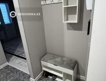 1-комнатная квартира, этаж 2 из 12, 38 м²