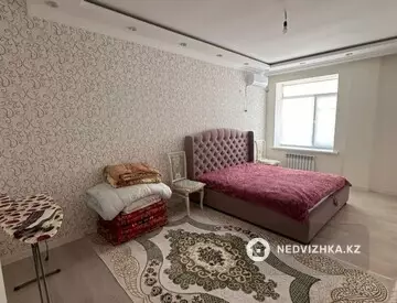 2-комнатная квартира, этаж 4 из 5, 77 м², на длительный срок