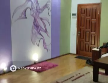 2-комнатная квартира, этаж 3 из 5, 78 м², на длительный срок