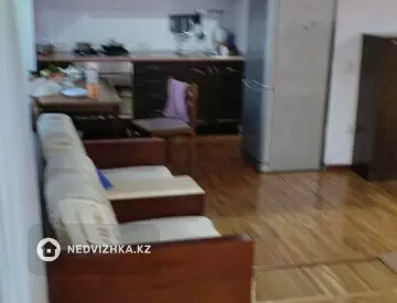 2-комнатная квартира, этаж 3 из 5, 78 м², на длительный срок