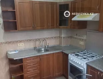 3-комнатная квартира, этаж 3 из 9, 72 м², на длительный срок