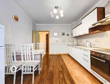 3-комнатная квартира, этаж 3 из 9, 100 м², на длительный срок