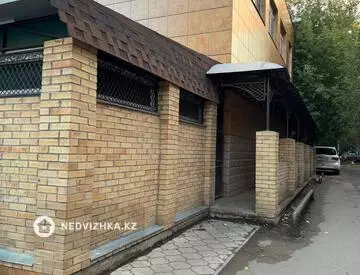 Общепит в в жилом доме, этаж 1 из 3, 383 м²