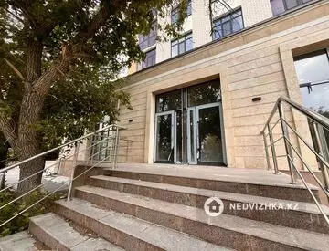 Помещение, этаж 1 из 4, 104 м², На длительный срок