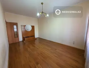 1-комнатная квартира, этаж 3 из 5, 42 м²