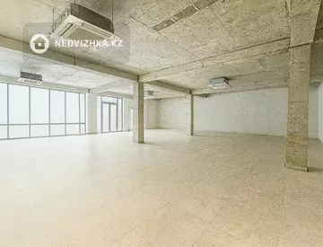 Торговое помещение, этаж 1 из 4, 210 м²