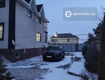 9-комнатный дом, 10 соток, 298 м²