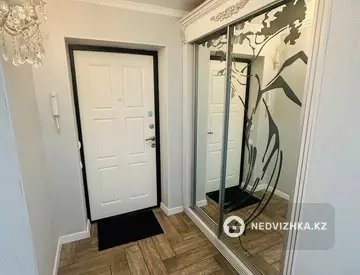 3-комнатная квартира, этаж 1 из 10, 87 м²