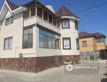 9-комнатный дом, 10 соток, 298 м²