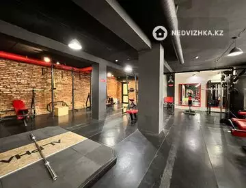 Помещение, этаж 1 из 3, 682 м², На длительный срок