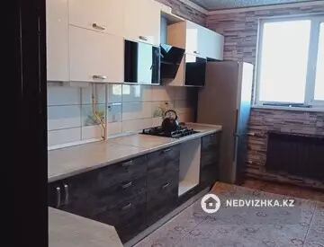 3-комнатная квартира, этаж 4 из 5, 65 м², на длительный срок