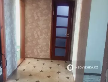 3-комнатная квартира, этаж 4 из 5, 65 м², на длительный срок