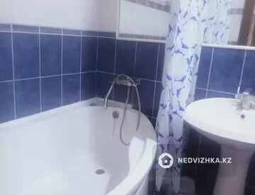 3-комнатная квартира, этаж 4 из 5, 65 м², на длительный срок