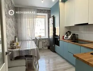 3-комнатная квартира, этаж 8 из 8, 80 м²