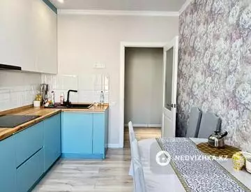 3-комнатная квартира, этаж 8 из 8, 80 м²