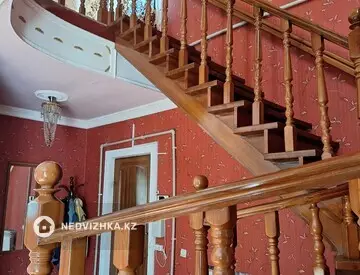 7-комнатный дом, 12 соток, 300 м²