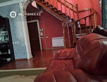 7-комнатный дом, 12 соток, 300 м²