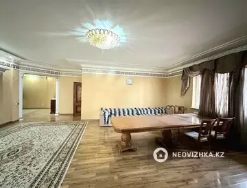 5-комнатная квартира, этаж 4 из 13, 250 м²