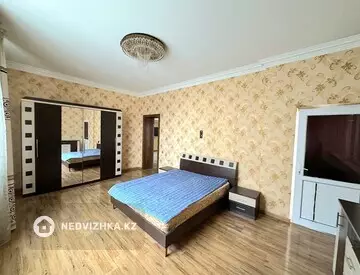 5-комнатная квартира, этаж 4 из 13, 250 м²