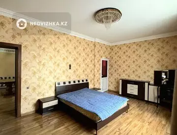 5-комнатная квартира, этаж 4 из 13, 250 м²