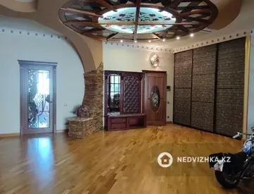 4-комнатная квартира, этаж 7 из 8, 170 м²