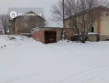 Здание, 3 этажа, 3 028 м²