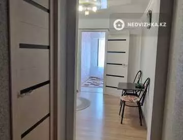3-комнатная квартира, этаж 4 из 5, 60 м², посуточно