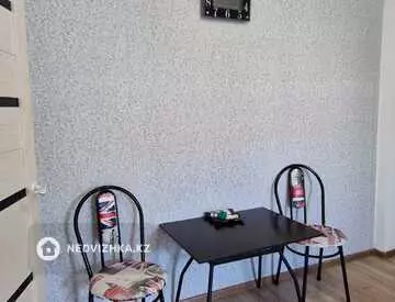 3-комнатная квартира, этаж 4 из 5, 60 м², посуточно