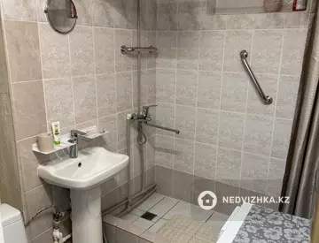 2-комнатная квартира, этаж 3 из 3, 47 м², на длительный срок