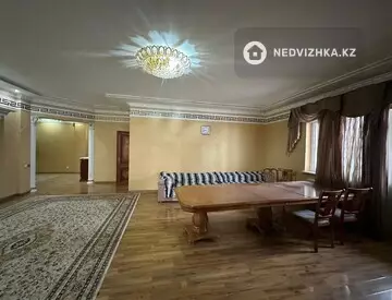 5-комнатная квартира, этаж 4 из 13, 250 м²