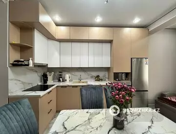 2-комнатная квартира, этаж 6 из 13, 51 м², посуточно