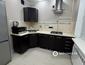 1-комнатная квартира, этаж 3 из 5, 55 м², посуточно