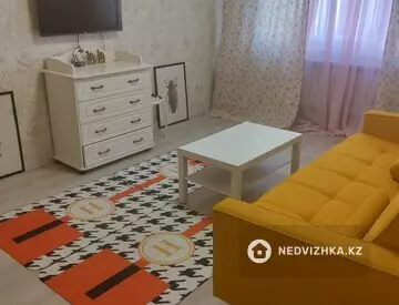 2-комнатная квартира, этаж 8 из 9, 62 м², на длительный срок