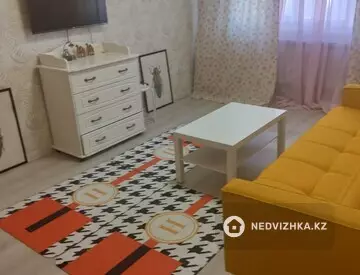 2-комнатная квартира, этаж 8 из 9, 62 м², на длительный срок