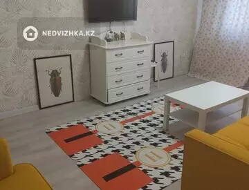 2-комнатная квартира, этаж 8 из 9, 62 м², на длительный срок