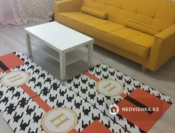 2-комнатная квартира, этаж 8 из 9, 62 м², на длительный срок