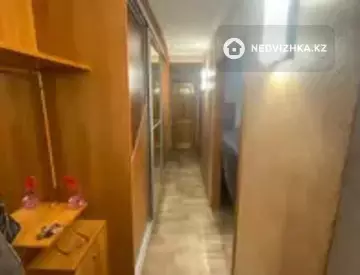 3-комнатная квартира, этаж 9 из 9, 64 м²