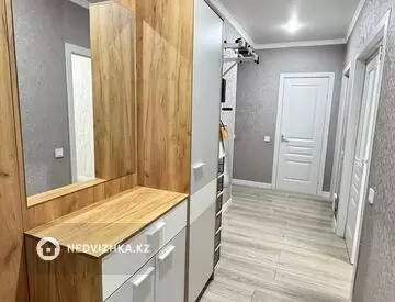 3-комнатная квартира, этаж 9 из 9, 55 м²