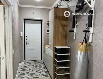 3-комнатная квартира, этаж 9 из 9, 55 м²