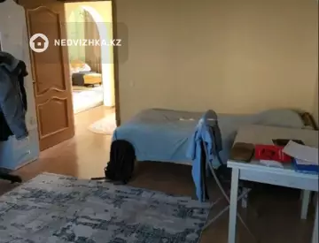 4-комнатная квартира, этаж 2 из 4, 100 м²