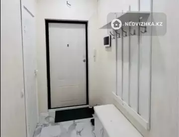 1-комнатная квартира, этаж 22 из 22, 32 м²