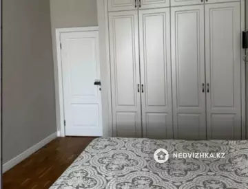 4-комнатная квартира, этаж 2 из 10, 122 м²