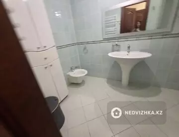 3-комнатная квартира, этаж 4 из 9, 104 м², на длительный срок