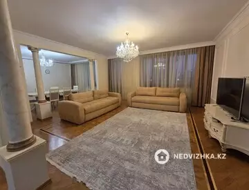 3-комнатная квартира, этаж 4 из 9, 104 м², на длительный срок