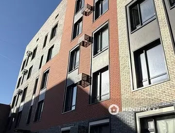 3-комнатная квартира, этаж 4 из 6, 108 м²