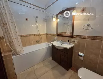 3-комнатная квартира, этаж 4 из 9, 104 м², на длительный срок