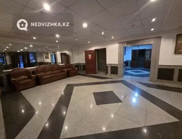 3-комнатная квартира, этаж 4 из 9, 104 м², на длительный срок