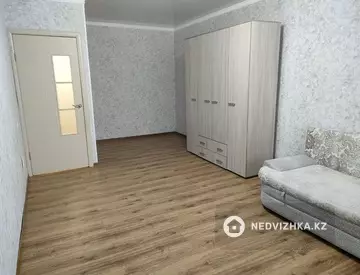 1-комнатная квартира, этаж 4 из 5, 38 м²